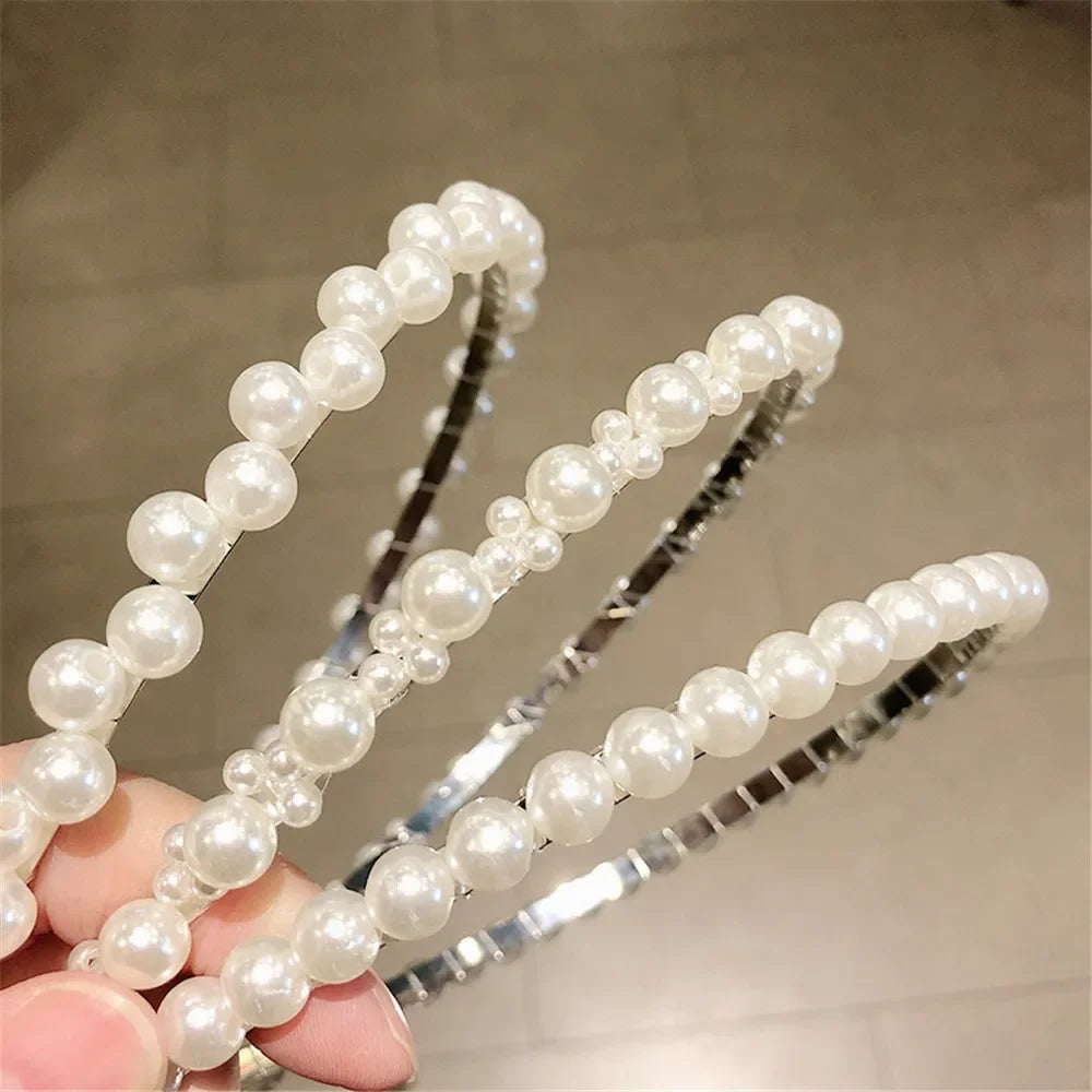 Shimmering Elegance: Pearl and Rhinestone Hairband