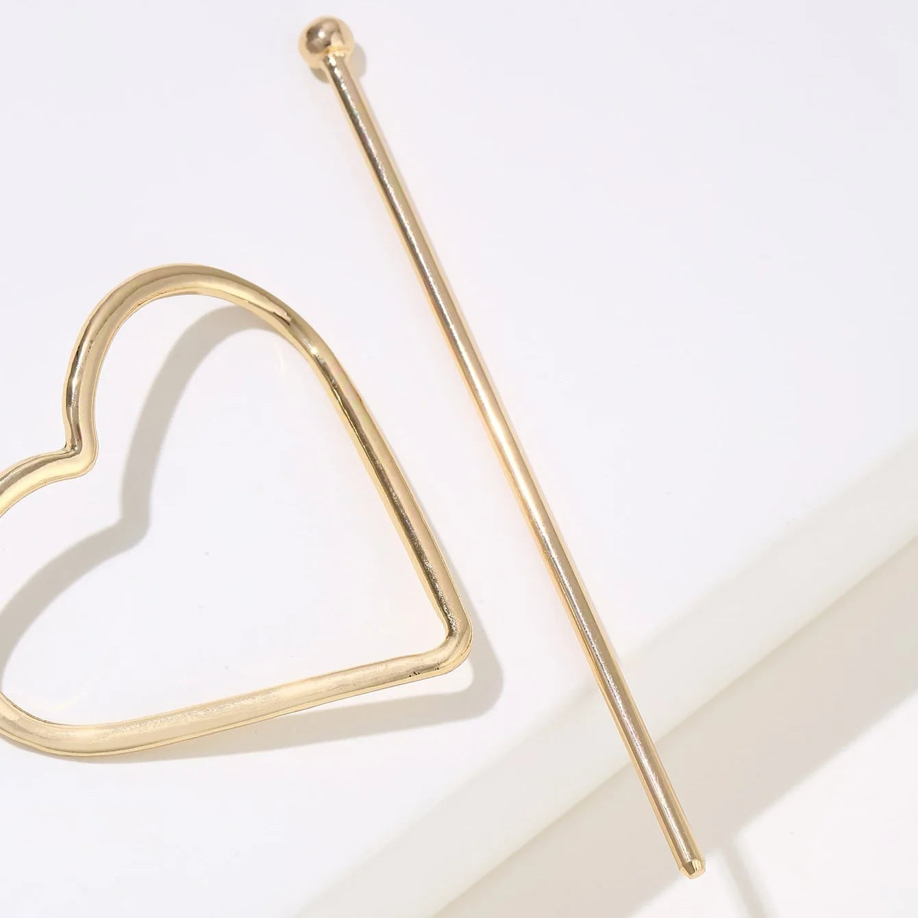 Heart-Shaped Arrow Hairpin: Minimalist Elegance