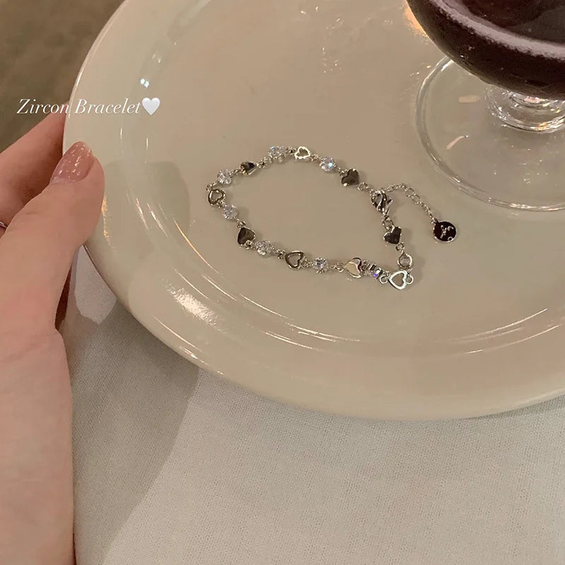 Heartfelt Elegance: A Delicate Chain Bracelet